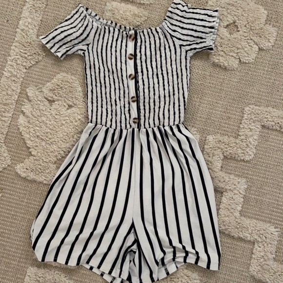 Black and white stripe romper small like new - Picture 1 of 3